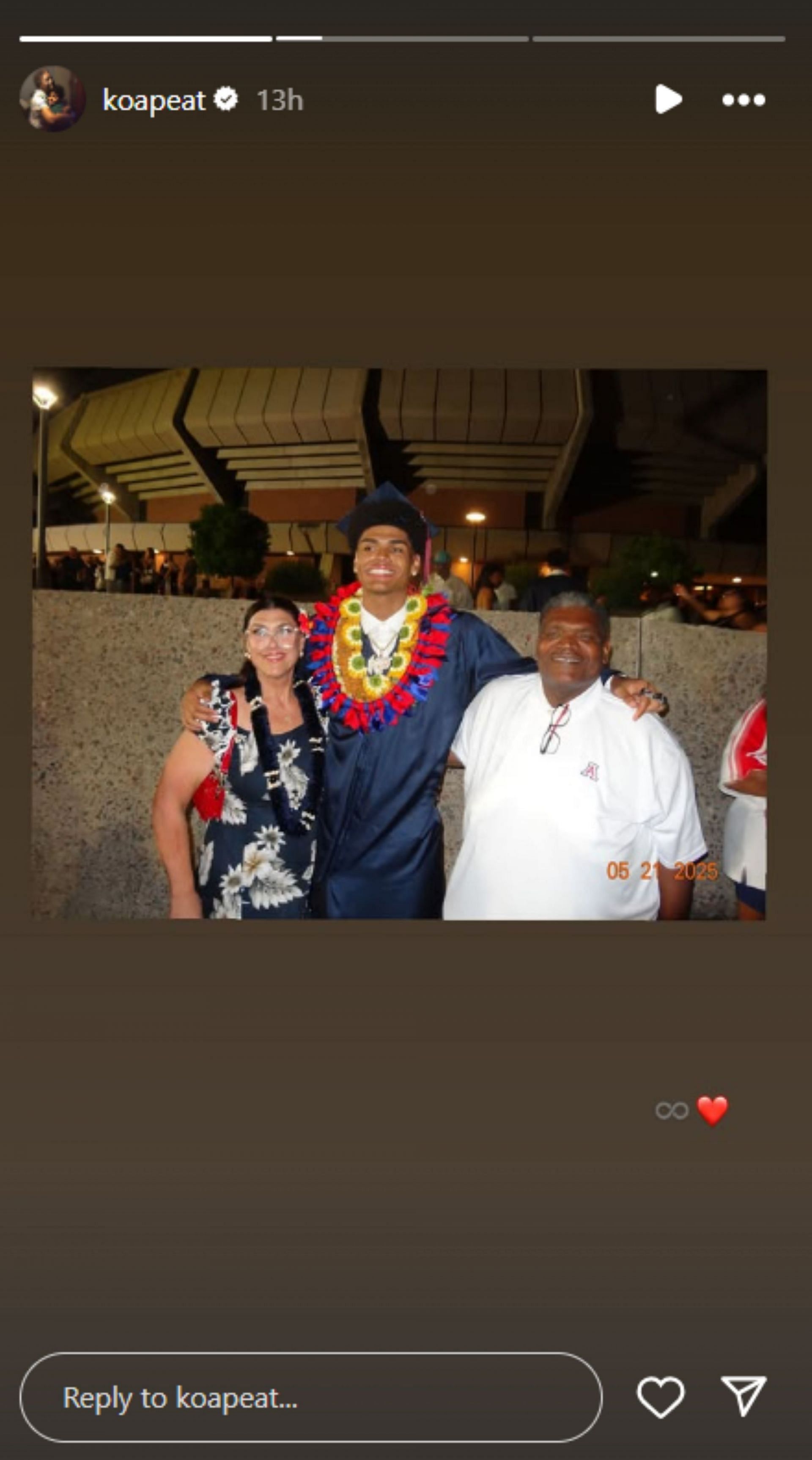Koa Peat shares an image with his parents from his graduation ceremony (Image: IG/koapeat)